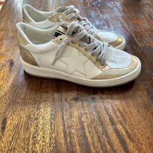 Shushop Paz metallic White and Gold Star Sneakers